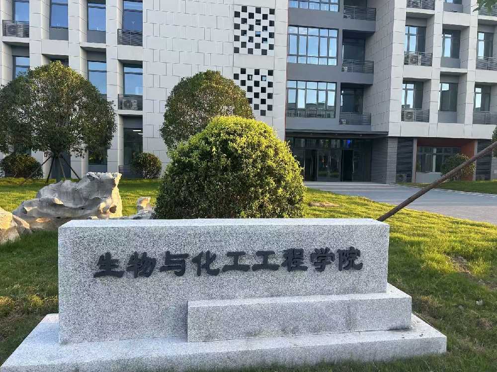 平昌县扬州职业大学体育场高杆灯项目